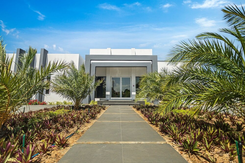 Фото Grand Modern Villa 6-bedroom! Brand New! Heated Jacuzzi!