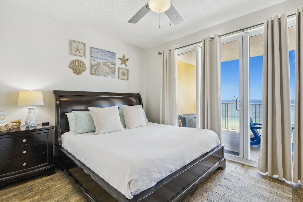 Фото Tropic Winds by Book That Condo