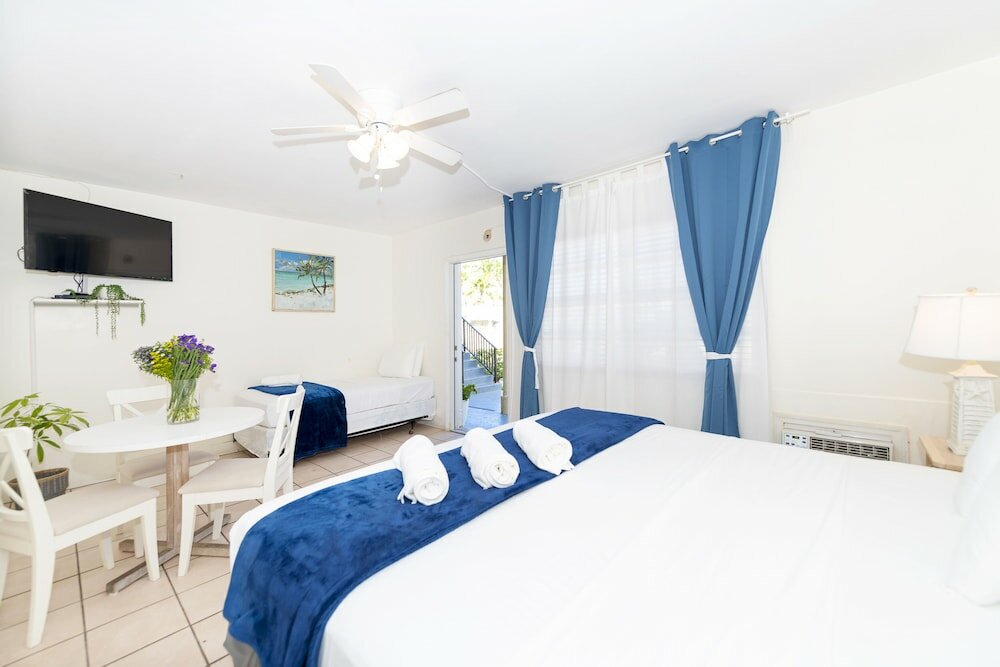 Фото Tropic Isle Hotel and Apartment