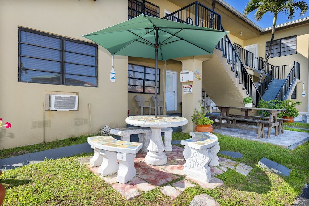 Фото Tropic Isle Hotel and Apartment