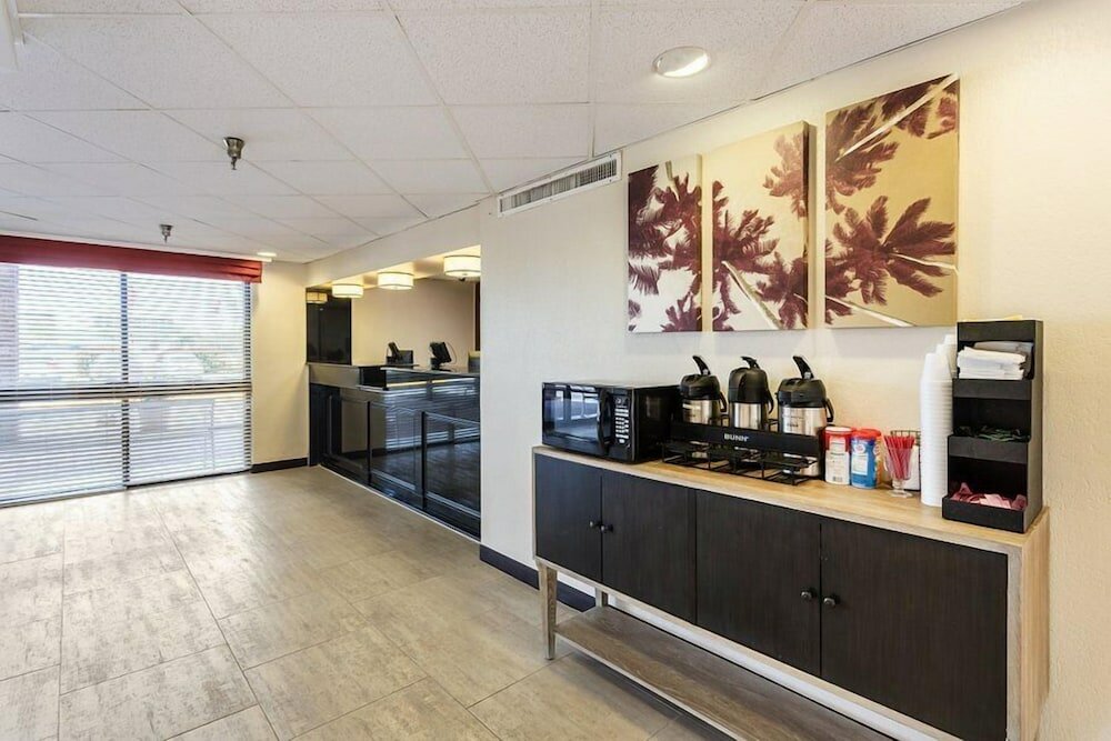 Фото Tropical Palms Hotel