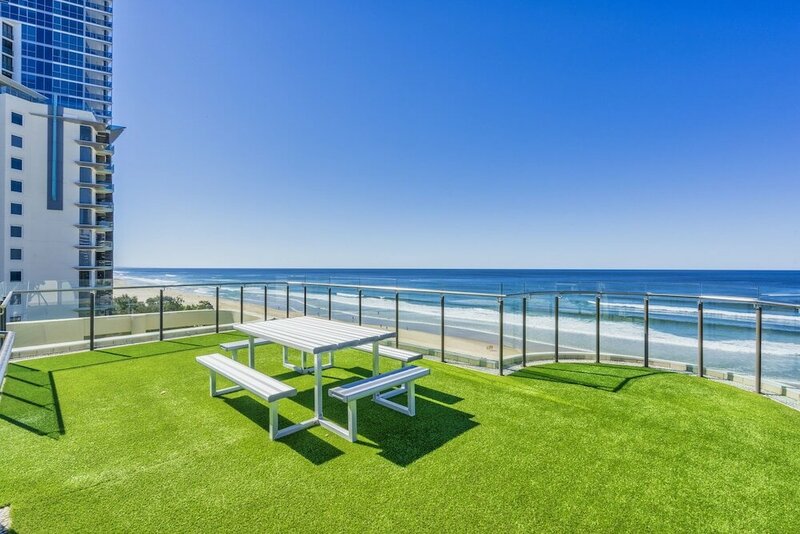 Гостиница Premiere Apartments -hr Surfers Paradise в Голд-Кост