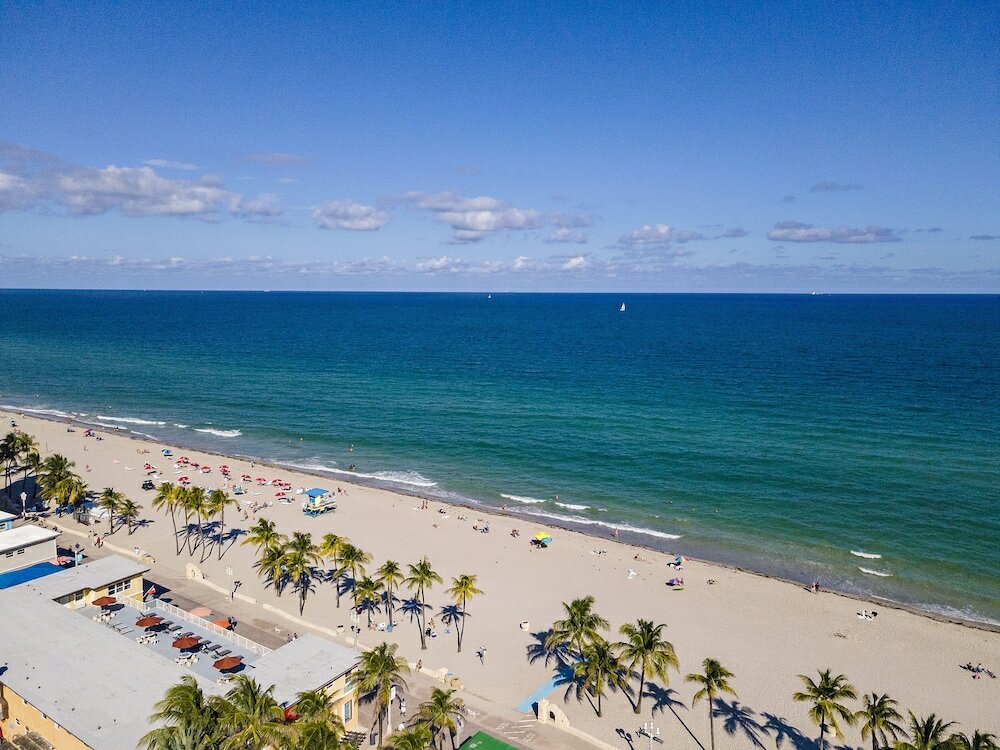 Фото Tropic Isle Hotel and Apartment