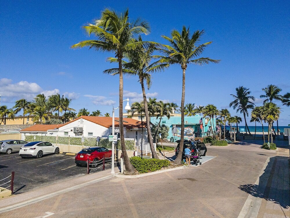 Фото Tropic Isle Hotel and Apartment