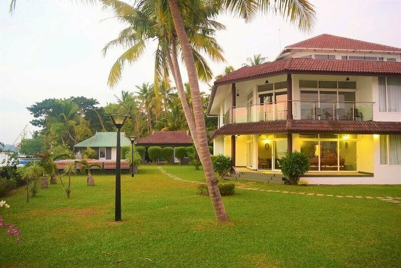 Гостиница Blusalz Manor Waters Edge Kochi