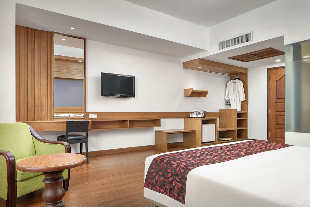 Фото Ohana Phnom Penh Palace Hotel