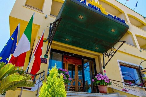 Внешний вид отеля Hotel Riva del Sole в Чефалù, фото 5