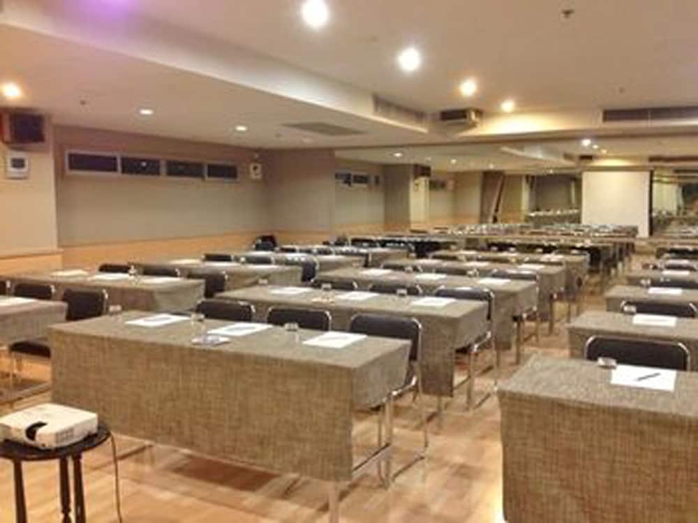 Фото Evergreen Place Siam by UHG