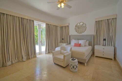 Гостиница Fantastic 8-bedroom Golf-front Mansion Near the Beach