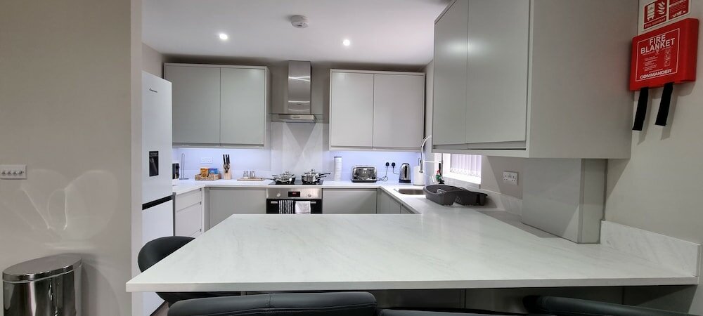 Фото Crown Place 2 & 3 Bedroom Luxury Apts