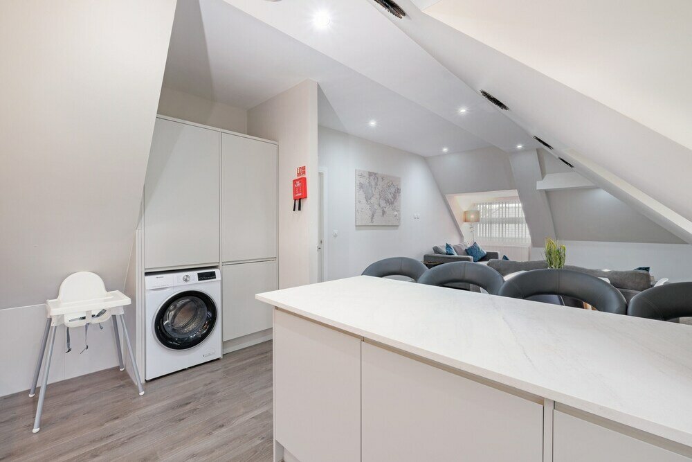 Фото Crown Place 2 & 3 Bedroom Luxury Apts