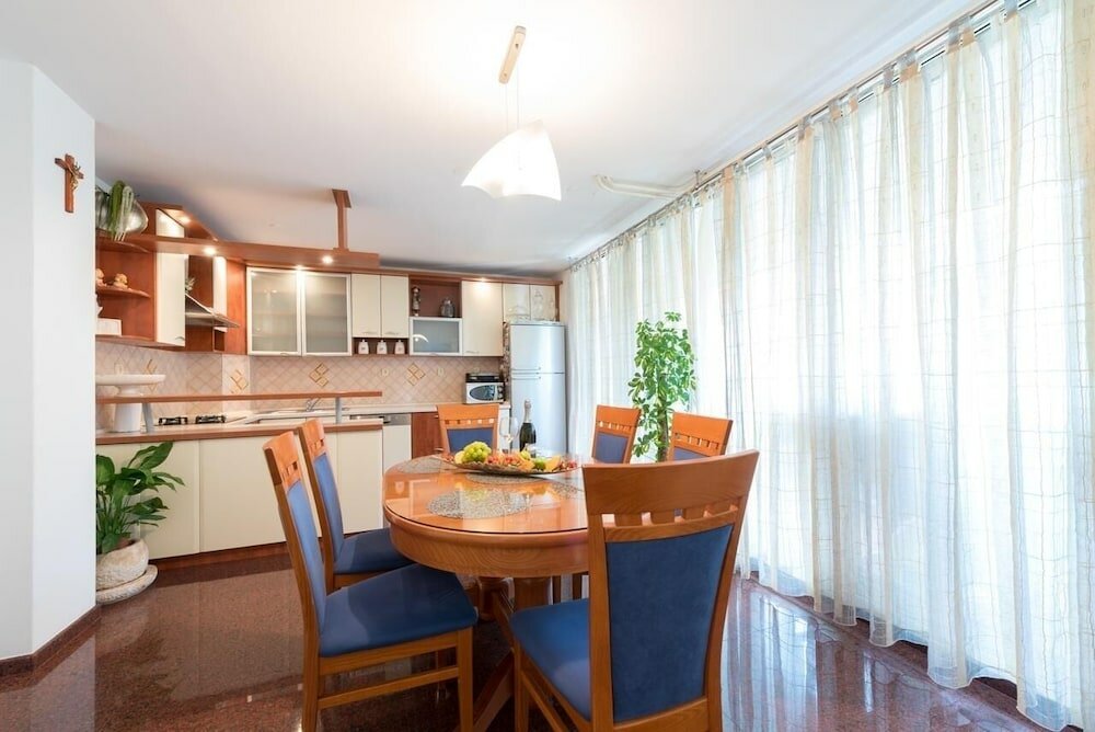 Фото Snjeza - Spacious & Comfortable - A1