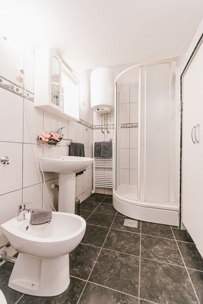 Фото Arya apartment