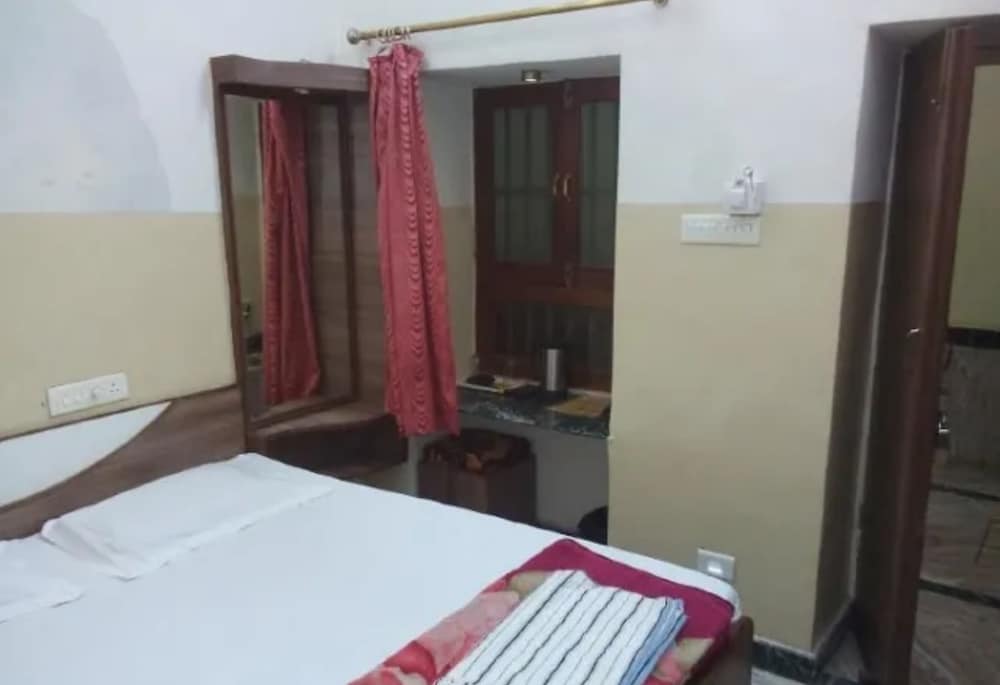 Фото Goroomgo The Central Guest House Kanpur