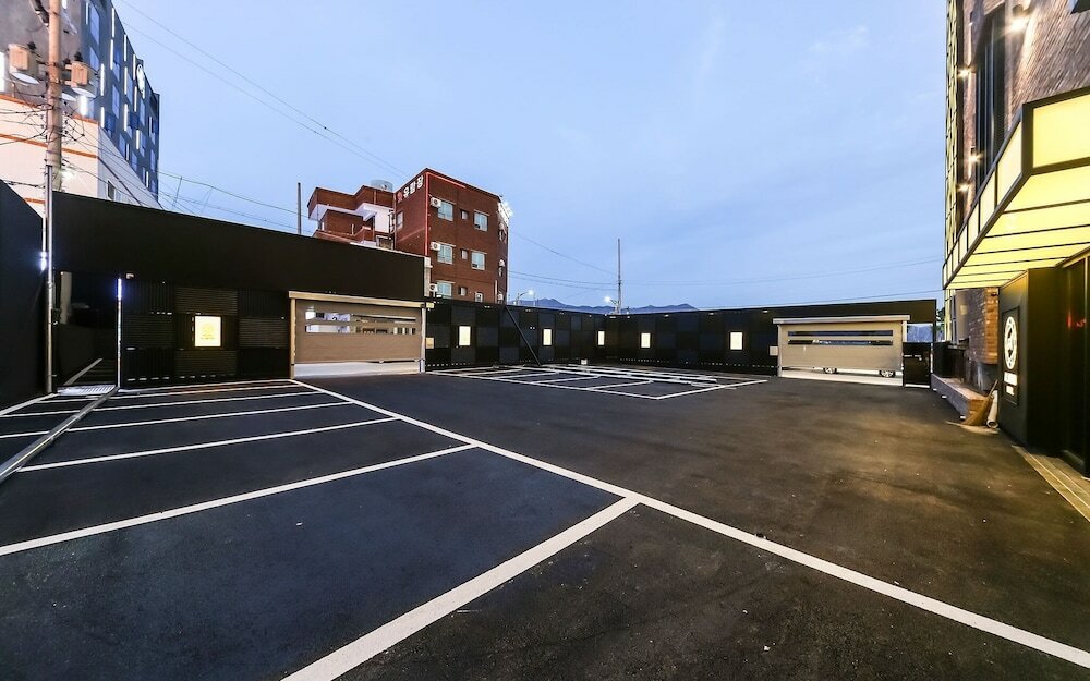 Фото Changwon Jinhae Almond Hotel