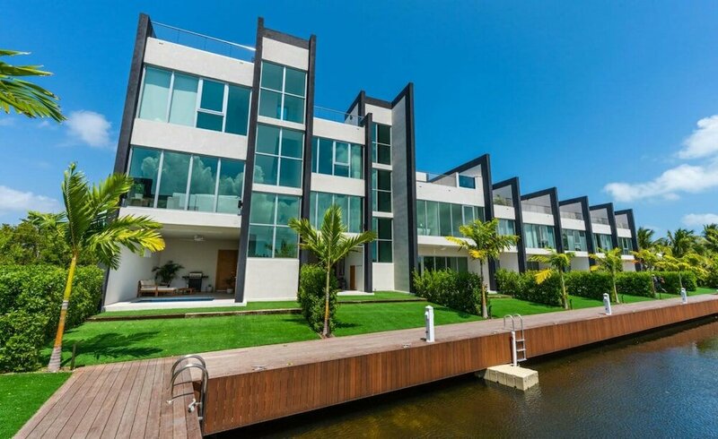 Гостиница Cayman Luxury Rentals at One Canal Point