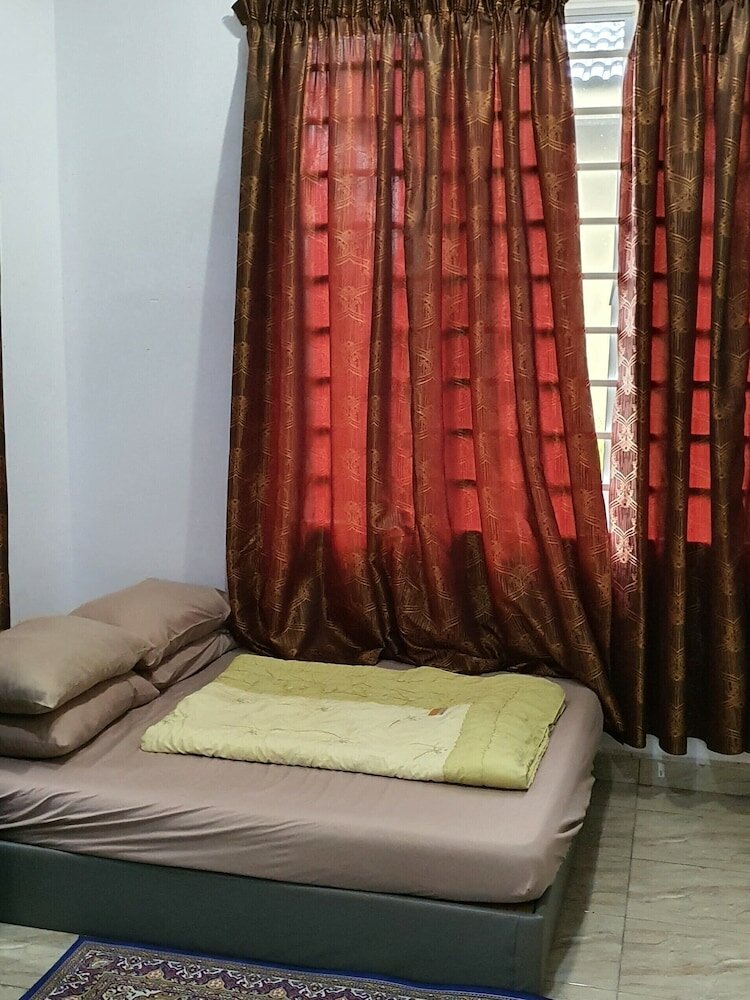 Фото Oyo Home 90496 Delima Homestay