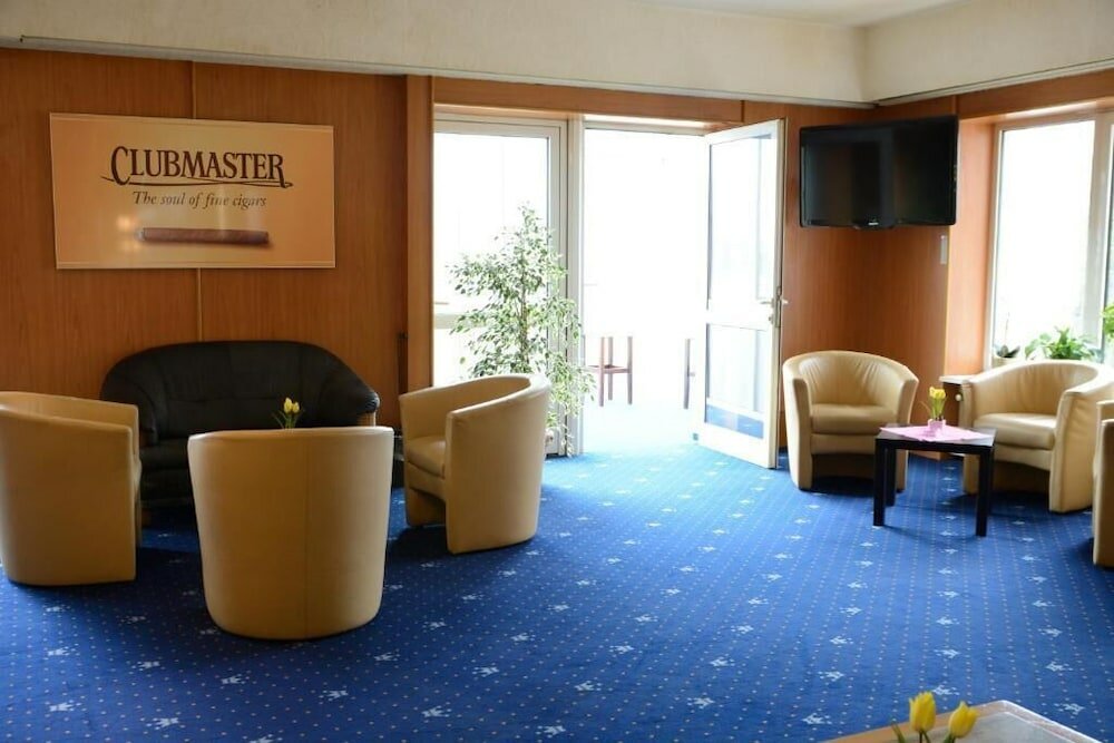 Фото Avalon Hotelpark Königshof