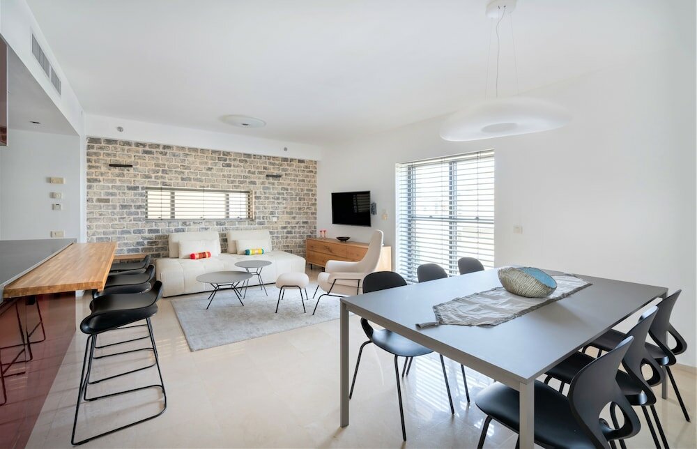 Фото Bright and Clean Rothchild Quarter