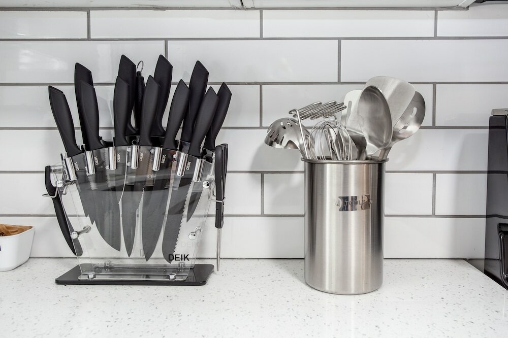 Фото The Gamer-4br Home-Near Everything Atl