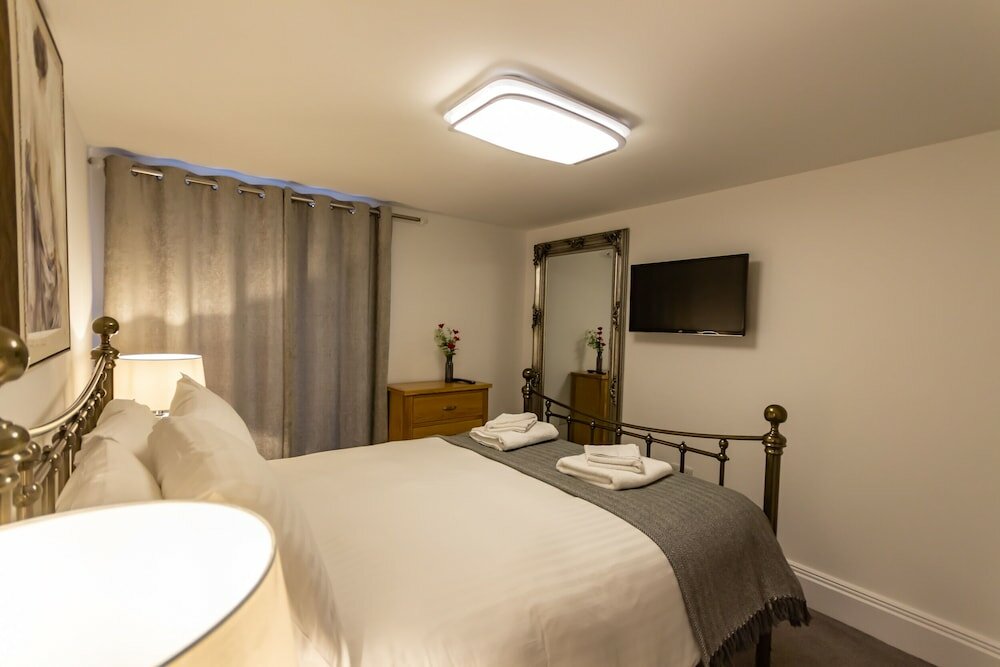 Фото 2 Bed- The Sandringham Suite