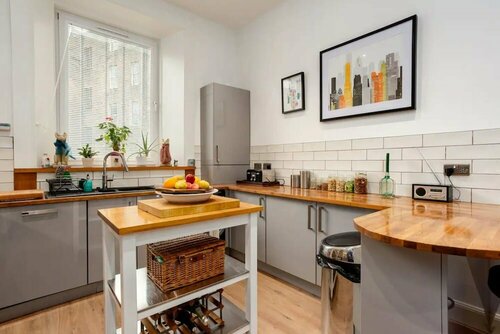 Гостиница Spacious 2 Bedroom House Near The Meadows в Эдинбурге