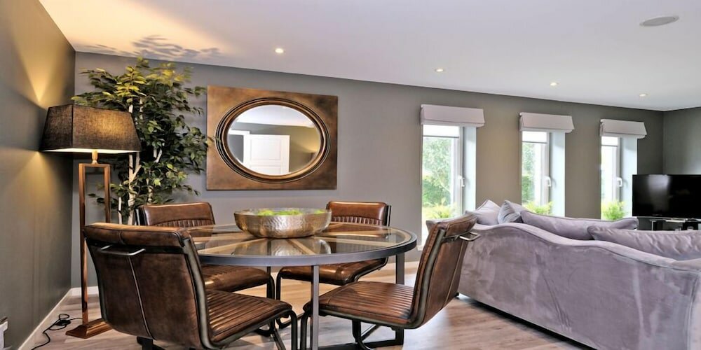 Фото Executive three Bedroom Apartment in Aberdeens West End