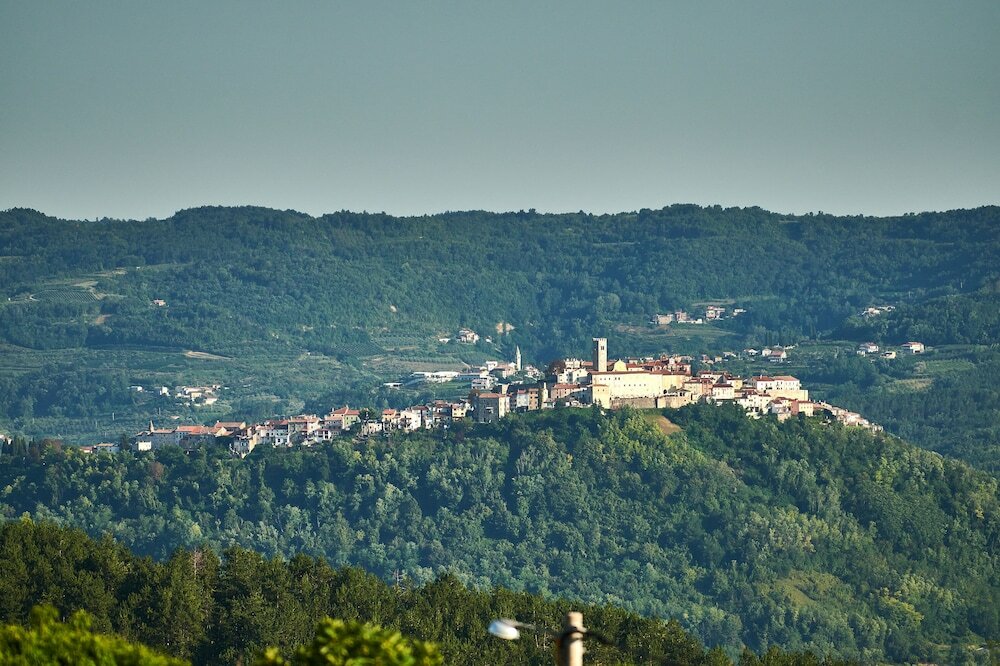 Фото Rainis Hill Top Villa