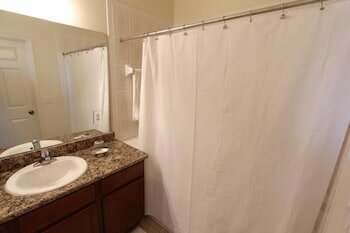 Фото 929 Emerald Green Court Pool! 4 Bedroom Home by Redawning