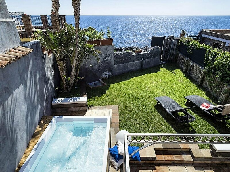 Гостиница Luxurious Holiday Home in Acireale with Hot Tub
