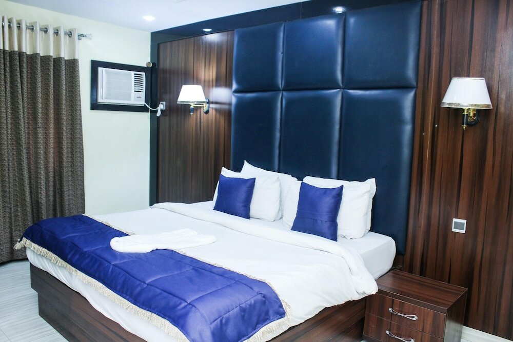 Фото Six Diamond Hotel