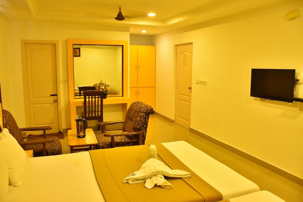 Фото Hotel Jothimani