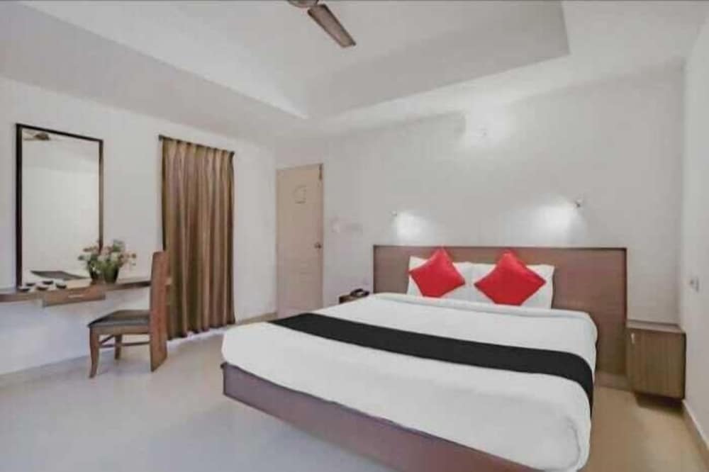 Фото Hotel Jothimani