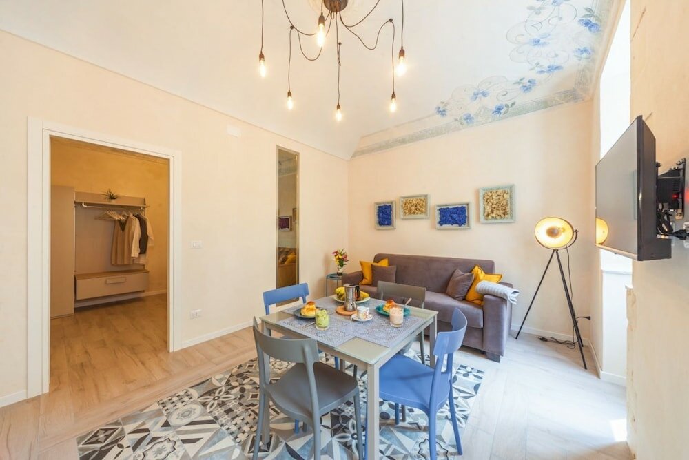 Фото Charm Of Ortigia Central Flat