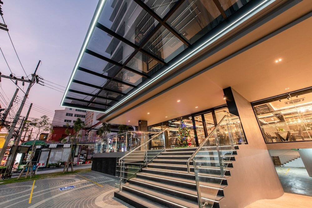 Фото Blackwoods Hotel Pattaya