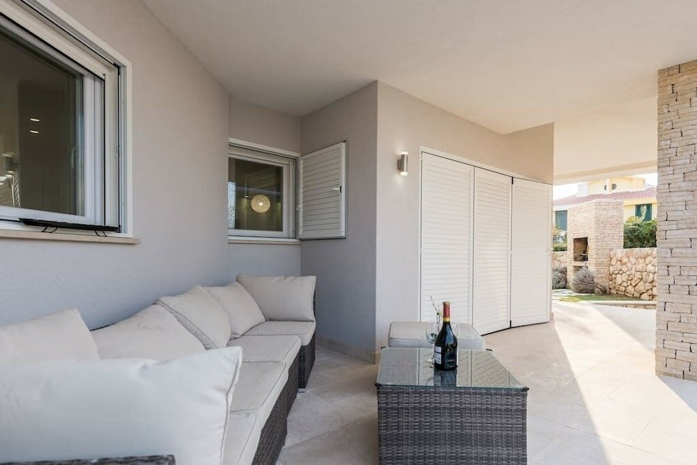 Фото Luxury Villa White Rose with the Pool