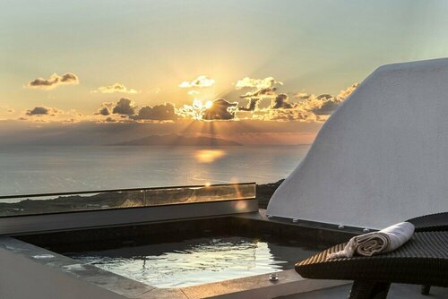 Гостиница La Estrella 4 Suites with Sea View & 4 Prive Hot Tub
