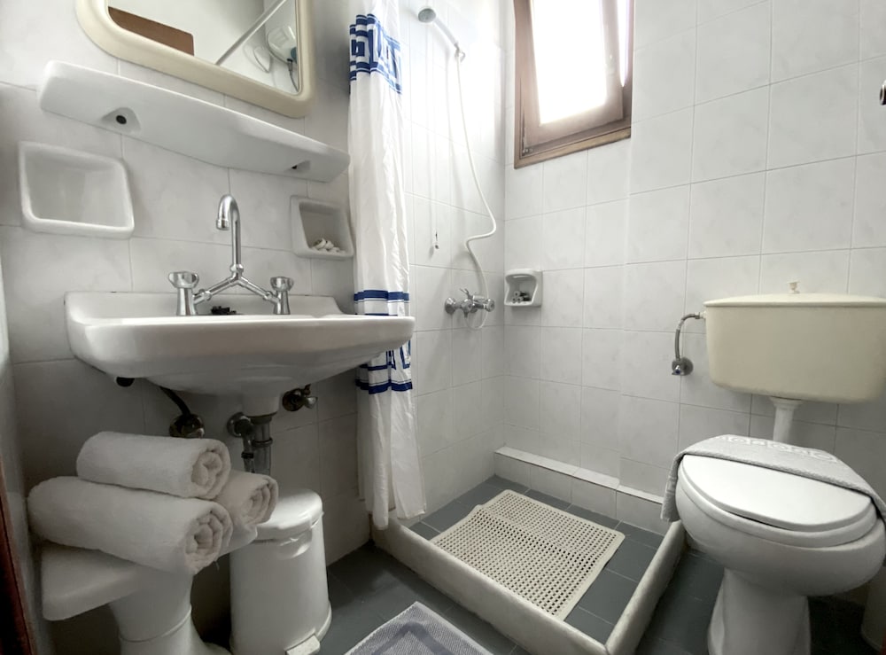 Фото Helliniko Studios - Adults Only