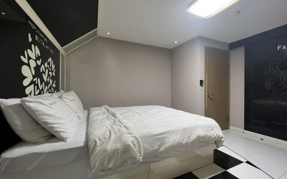 Фото Suwon Station 25h