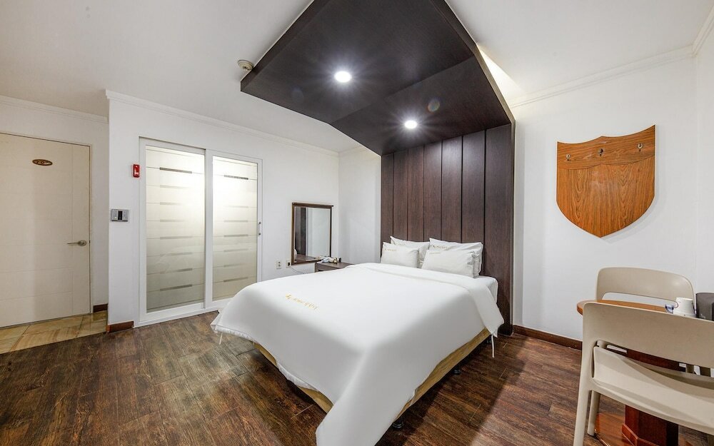 Фото Daejeon Yongjeon Savoy