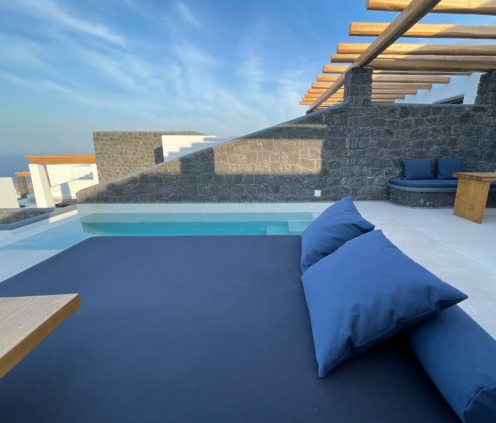 Фото Brilliance Suites - Adults Only