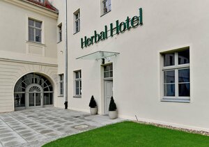 отель Herbal Hotel