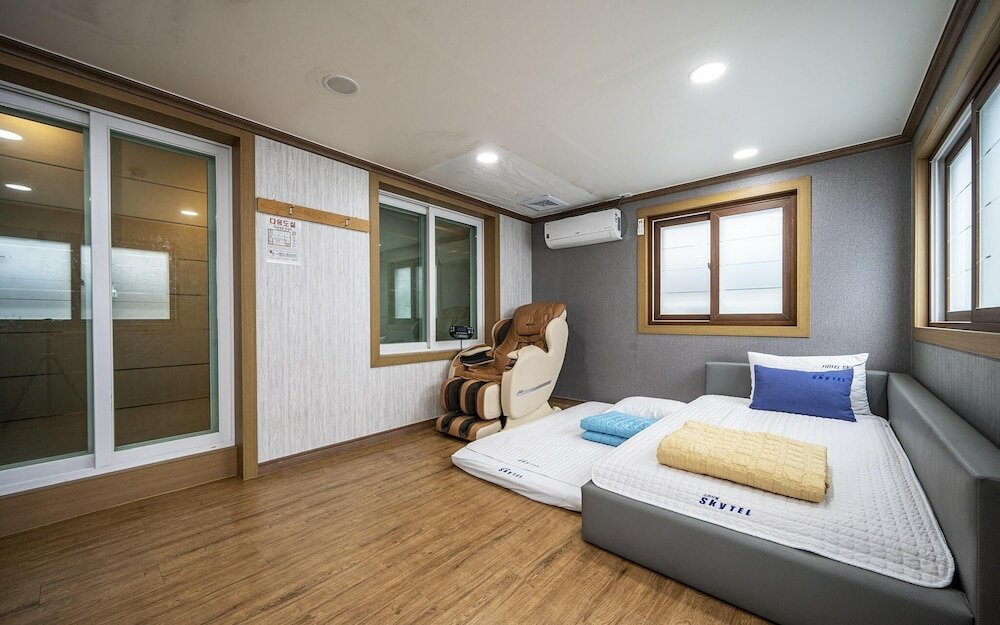 Фото Changwon Myeongseodong Hotel Sky