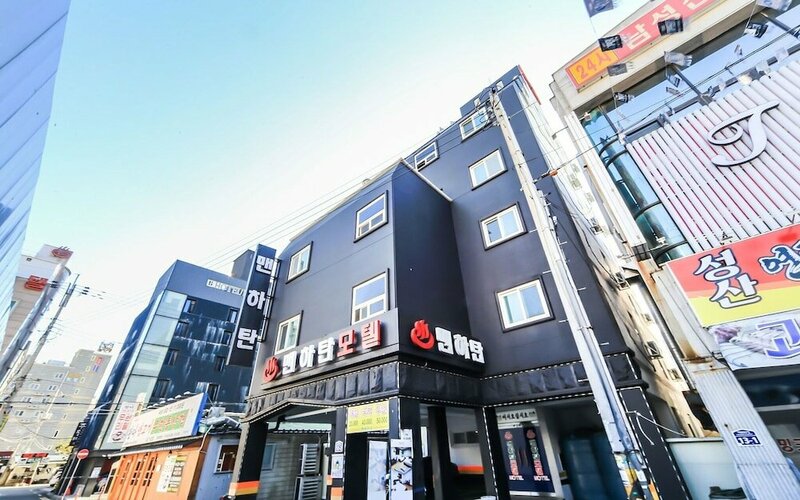 Гостиница Geoje Dongbeck Hotel Gohyeon в Кодже