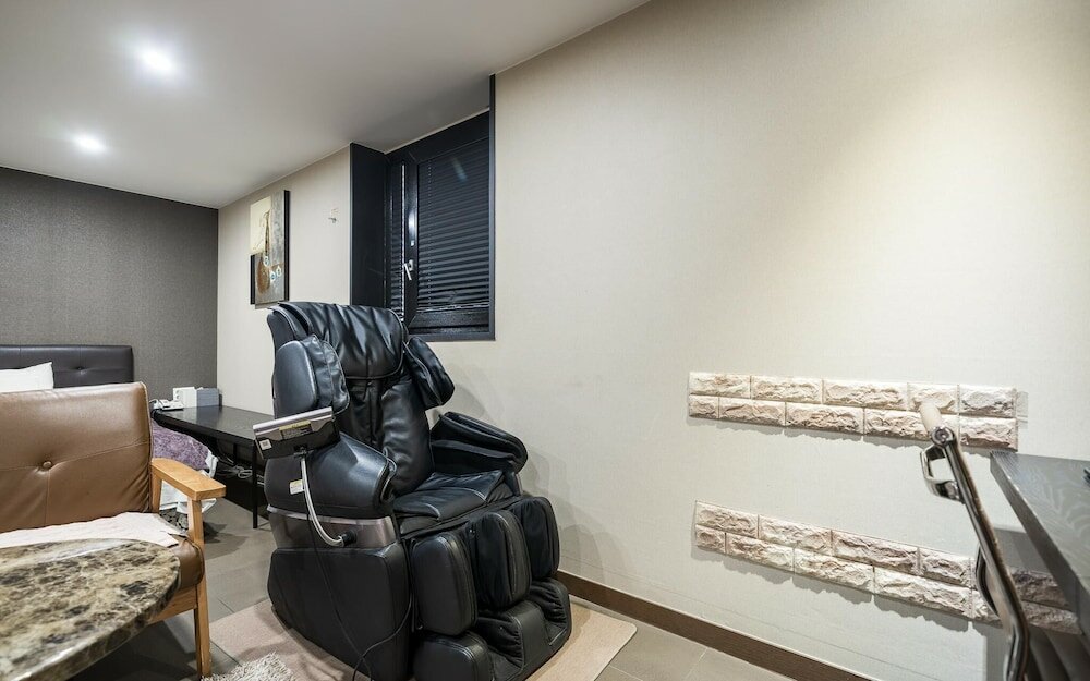 Фото Suwon City Hall Station Tumi