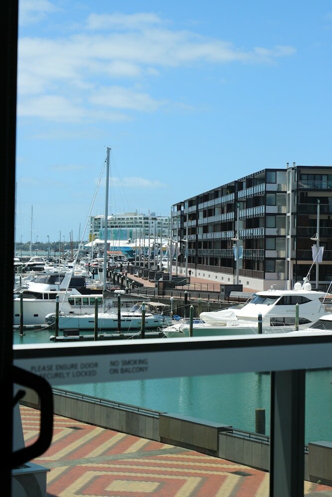 Фото Marsden Viaduct Hotel