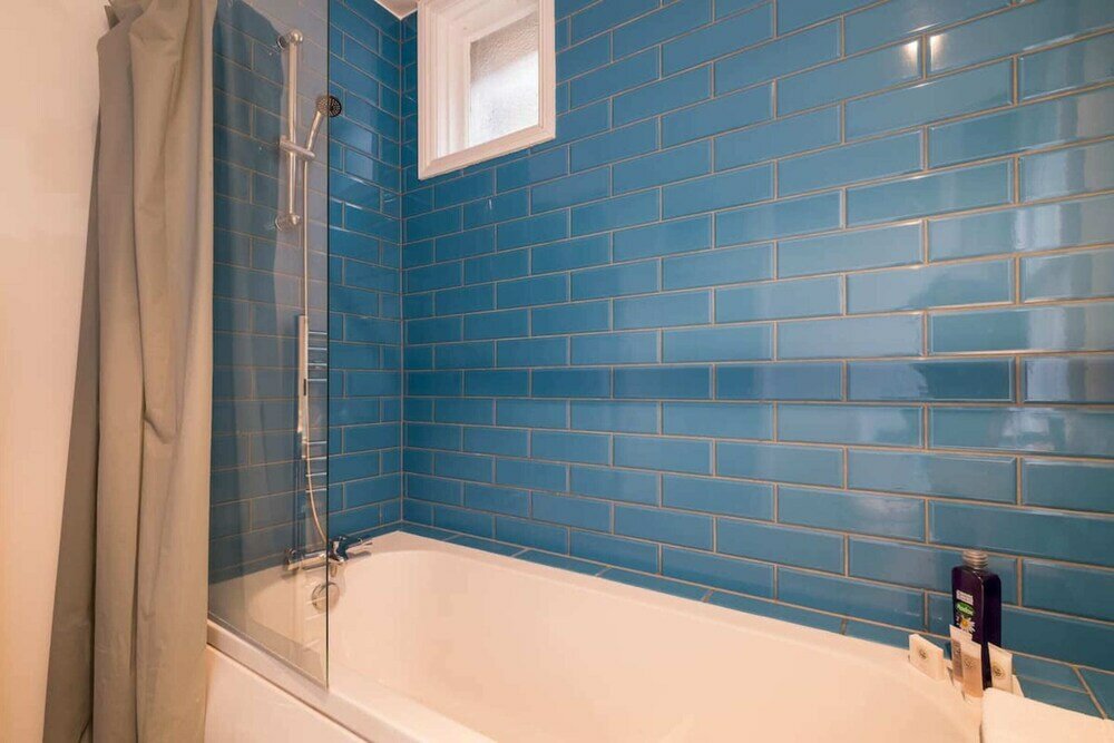 Фото Large Modern Studio Apartment by the Beach