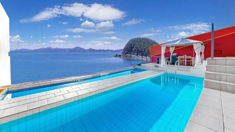 Гостиница Namhae Pumda Pool Villa Pension