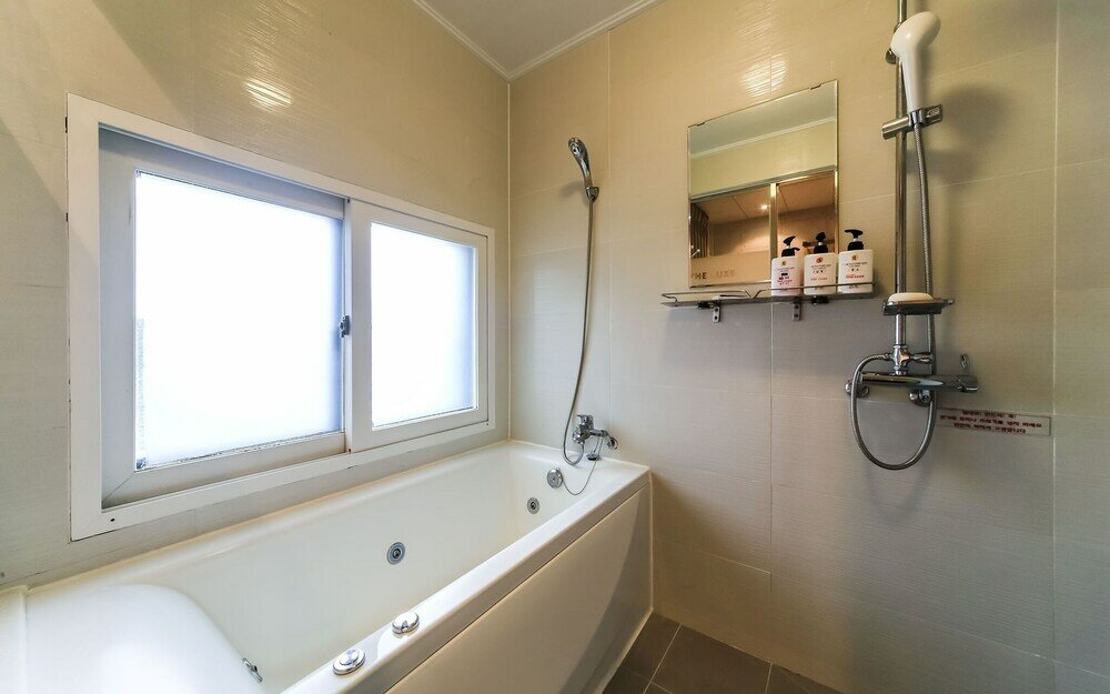 Фото The Lux Tourism Hotel Geoje