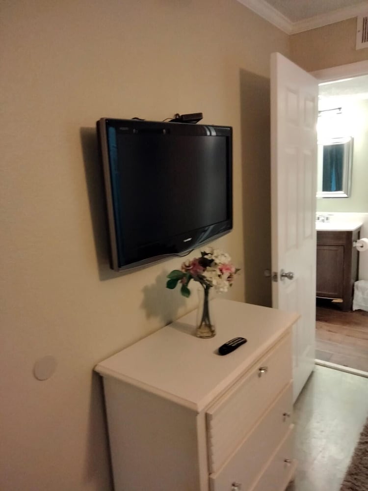 Фото Tropical Enchanted Oaks Villa